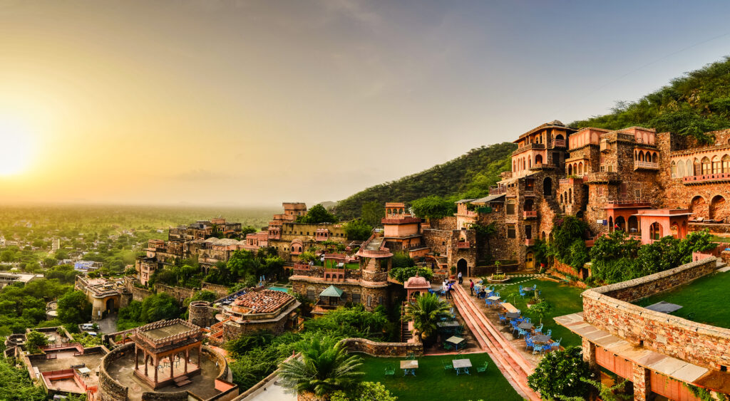 https://exodus-website.s3.amazonaws.com/uploads/2023/03/Neemrana-Fort-and-Palace--1024x563.jpg